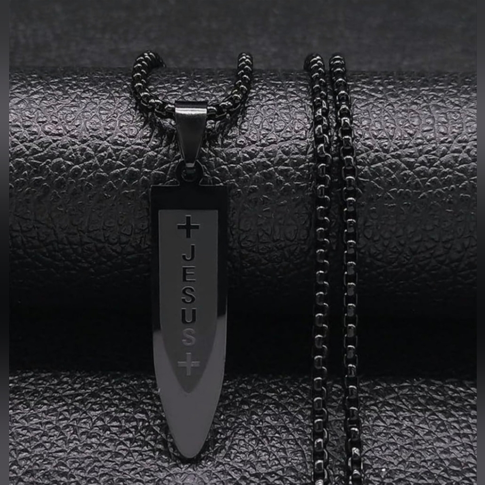 Jesus Pendant Necklace - Picture 4 of 5
